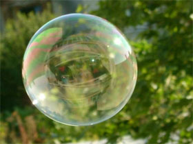 Мыльный пузырь. Фото сайта midi.ru