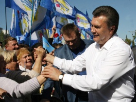 Виктор Янукович и его стронники, фото http://noviny.narod.ru/