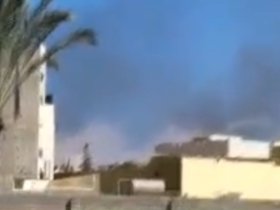 Взрывы в Мисурате. Кадр из видеозаписи с сервиса YouTube