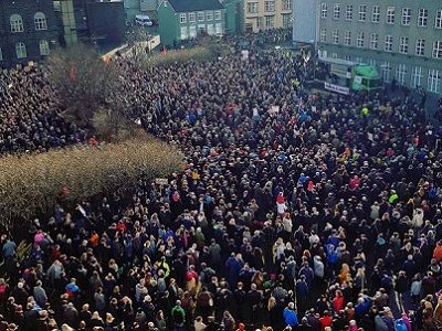 Мтинг в Рейкьявике по поводу "Панама-гейта", 4.4.16. Источник - www.bbc.com/