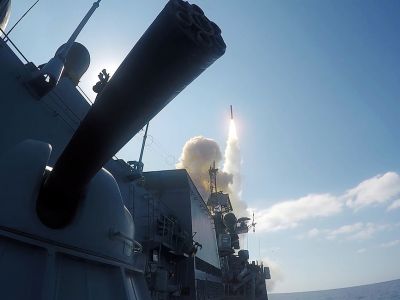 Пуск крылатой ракеты "Калибр" Фото: видео/управление пресс-службы и информации Минобороны РФ Пуск крылатой ракеты "Калибр" Фото: видео/управление пресс-службы и информации Минобороны РФ
