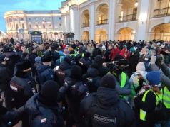 Стихийная акция протеста у метро "Гостиный Двор", Санкт-Петербург, 24.02.22. Фото: t.me/anatoly_nesmiyan