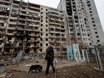 Разрушенный многоквартирный дом в Киеве. Фото: Umit Bektas/Reuters