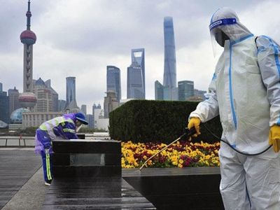 Китайские дезинфекторы "борются" с коронавирусом. Фото: t.me/orda_kz