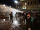 Полиция применяет водометы для разгона протестующих во время митинга против закона об 